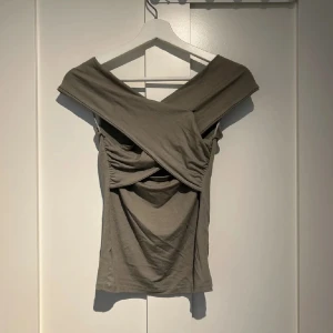 Topp - Topp ifrån gina tricot i ett mycket bra skick 