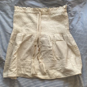 Zara kjol - Superfint skick!! Inte använd särskilt många gånger💞 Skriv om ni är intresserade eller har några frågor!