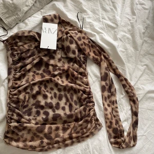 Zara blus  - Jättefin populär zara blus, lappen kvar.💗
