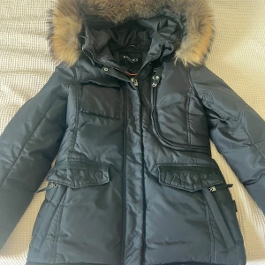 Hollies vinterjacka - Pris kan diskuteras Skonsamt använd