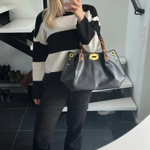 Väska - Snygg väska! Aldrig använd