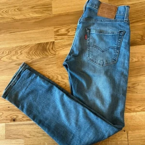 Levis jeans - Jeans i fint skick  Strl W28 L32 