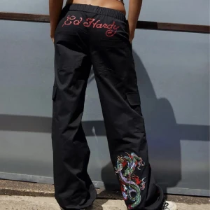 Ed hardy byxor - Coola edhardy byxor som inte kommer till användning. I jättebra skick och aldrig använda i storlek S. Använd gärna köp nu.