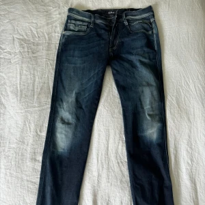 Mörkblåa replay anbass - Säljer dessa replay anbass då de inte kommer till användning längre. Bara testade.  Säljer då de inte passar längre.