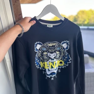 Kenzo tröja - En modern tröja som inte går att få tag på mer. Rensar min garderob