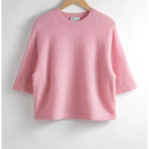 &other stories tröja - säljer min &otherstories tröja då den har blivit för liten för mig❤️ storlek xs (första bilden e lånad)