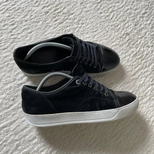 Lanvins - Säljer dessa snygga lanvins för endast 2800kr de är i storlek uk6= 41/42