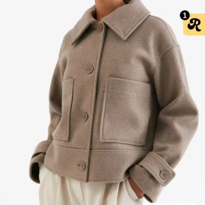 Kappa - Säljer nu min kappa pågrund av att den knappt kommer till användning❣️ Den är precis som ny och har andväns ett fåtal gånger och kommer ny tvättad❣️Pris kan diskuteras vid snabb affär ❤️ 