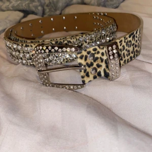 Jätte fint leopard bälte  - Säljer detta leopard bältet aldrig använt bara testat 🩷