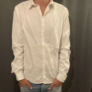 Tiger of Sweden skjorta  - Säljer nu denna feta tiger of Sweden skjortan som är perfekt till sommaren ☀️🌊 skjorta är i nyskick. Hör av er vid frågor eller funderingar. 