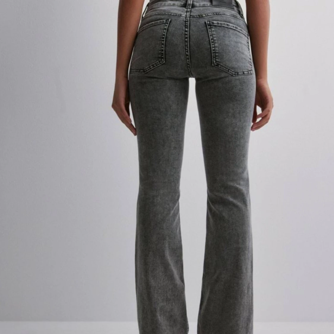 Gråa bootcut jeans - 91