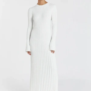 Dissh ADA midiklänning - Säljer denna midiklänning, oanvänd med tag. 