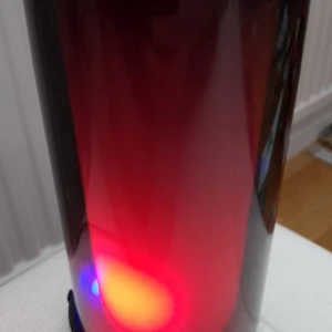 Bluetooth högtalare  -  Batteri tid 10 timmar effektiv tid Sparsamt använd  Köpt för 399