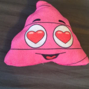 Poop Pink Plushie - Den är bra, och bra skick. Den är rosa och älskar dig med dens ögon.