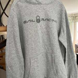 Sail Racing Hoodie - Bra skick Andvänd fåtal gånger