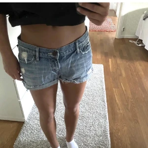 Jeansshorts  - Skitsnygga jeansshorts från abercombie & fitch💗Brukar ha strlk 36/38