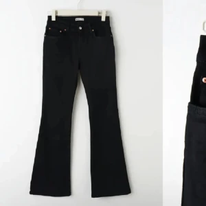 Bootcut jeans - Säljer dessa svarta bootcut jeans från gina tricot i storlek 32.