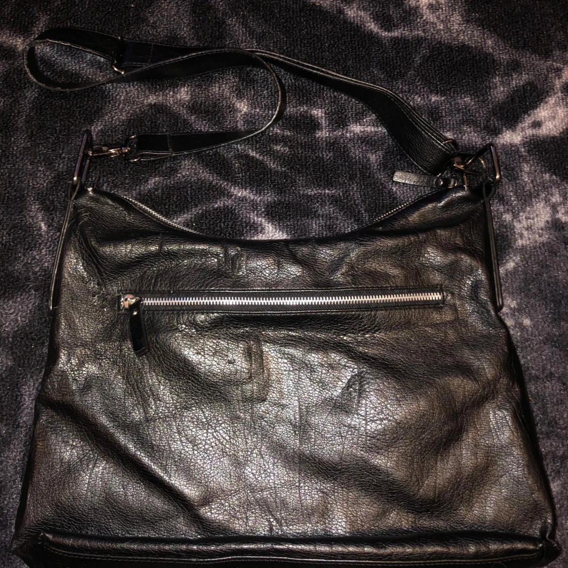Svart axelväska i skinn - 90