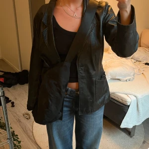 Axelväska - Cool väska från WEEKDAY i perfekt skick!