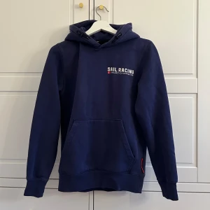 Sail Racing hoodie - Säljer denna Sail Racing hoodien! Inte använda mer än 2 gånger!