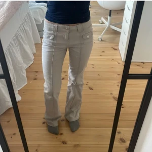 Jeans från hm ❤️ - Super trendiga och populära jeans från hm. Bra skick o knappt använda ❤️