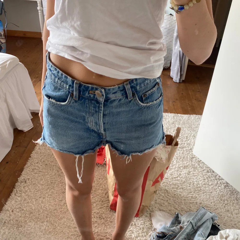 Supersnygga jeansshorts från zara!!💕. Shorts.