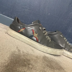 Arigato  - Arigato i ganska dåligt skick kanske 5-6/10, men mycket är smuts på sulan som går att tvätta bort.