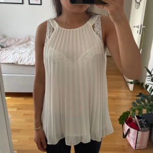 Hm topp - Säljer du den här eftertraktade toppen från HM💕använd gärna köp nu!