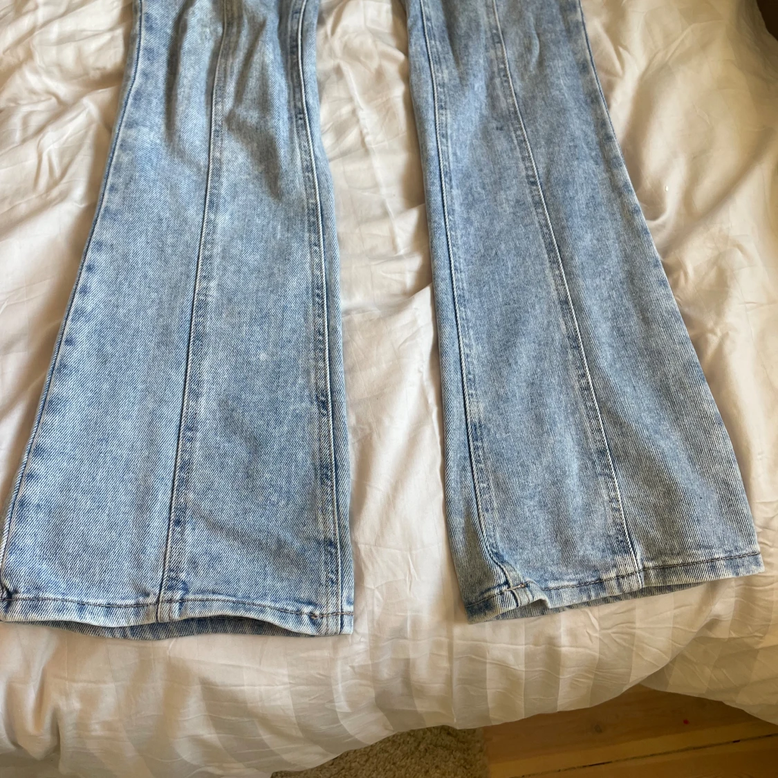 Utsvängda jeans - 92