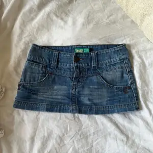 I jättebra skick Vintage jeanskjol från bershka