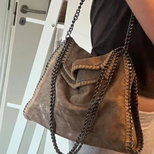 Stella mcartney liknande väska - Säljer denna fina väska då den ej kommer till användning 