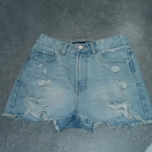 Jeansshorts  - Använd 1 gång