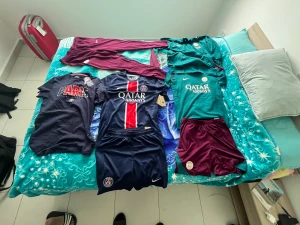 Psg kläder - Säljer mina psg kläder som är köpta utav mina kusiner i Frankrike. Kläderna är äkta dem har kvar prislappen och så har jag kvar kvittot till dem . Om du är intresserad av något är det bara att skriva.
