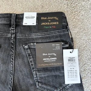Jack&Jones  - 30/32 Helt nya passade inte mig och de är därför jag säljer dem, Pris går att diskutera vid snabb affär.