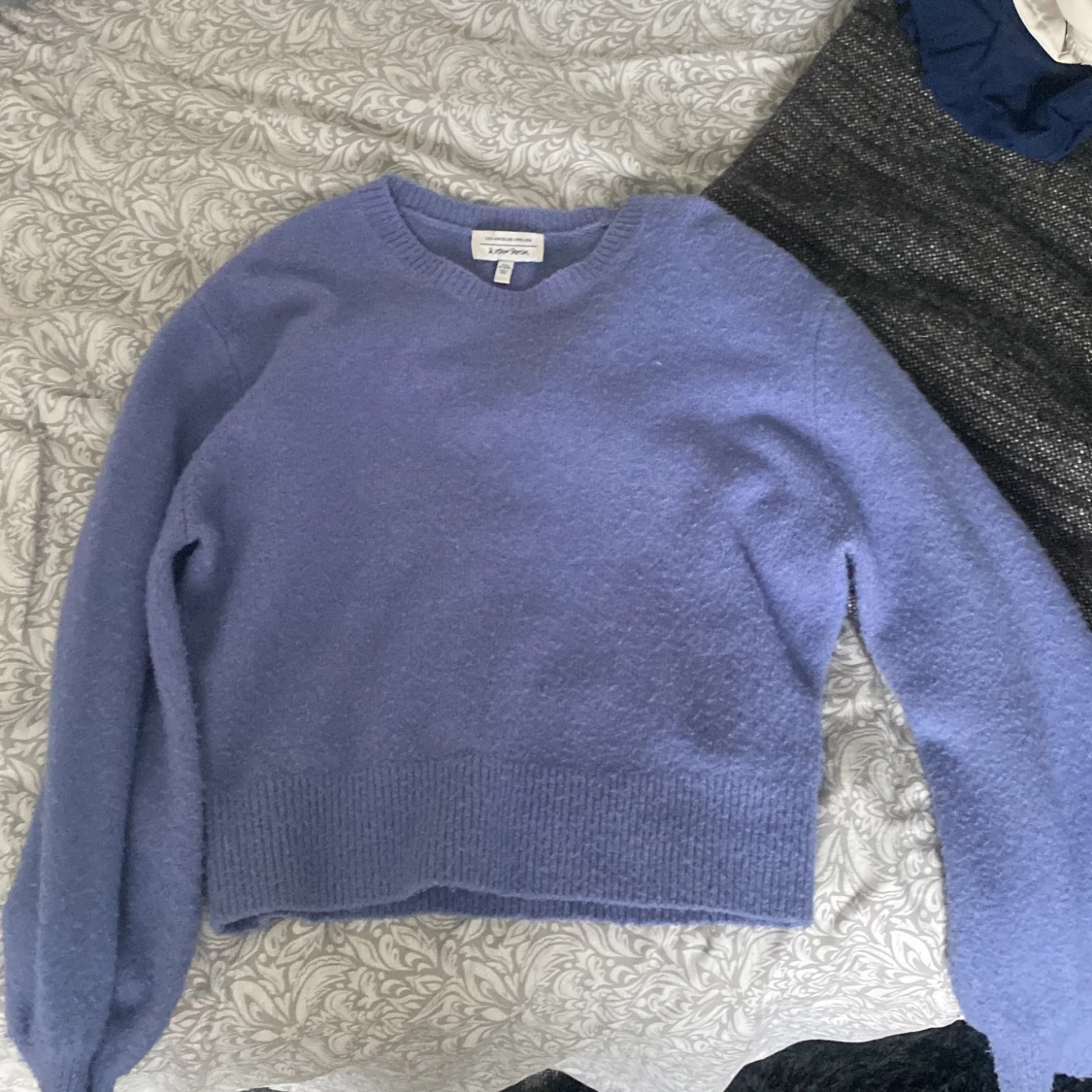 Blå/lila stickad tröja - 90