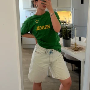 Weekday Shorts  - Populära oversized shorts från Weekday använda 1 gång innan! Så väldigt bra skick, köpa för 499kr ungefär säljer för 250! 