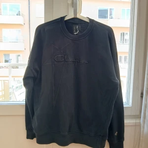 Rick owens x Champion sweatshirt - Size M. General wear. No flaws. Shipping from Sweden.