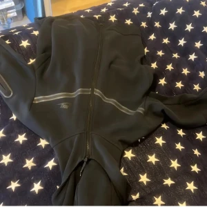 Nike tech ny - En ny Nike tech som jag har använt kanske 1 gång