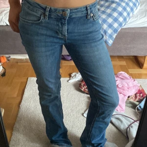 Jeans🫰🏼 - Så snygga skriv för frågor🤍