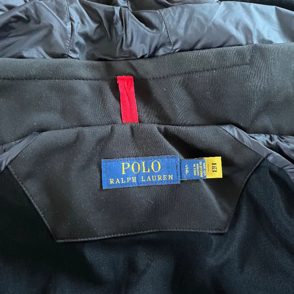 Tja! Säljer denna as feta Polo Ralph Lauren jacka av modellen ”Thor”.  Skick: 9/10 | strl: S | Pris: 2200kr | Nypris: 4500kr | Hör av er vid minsta lilla fråga💫. Jackor.
