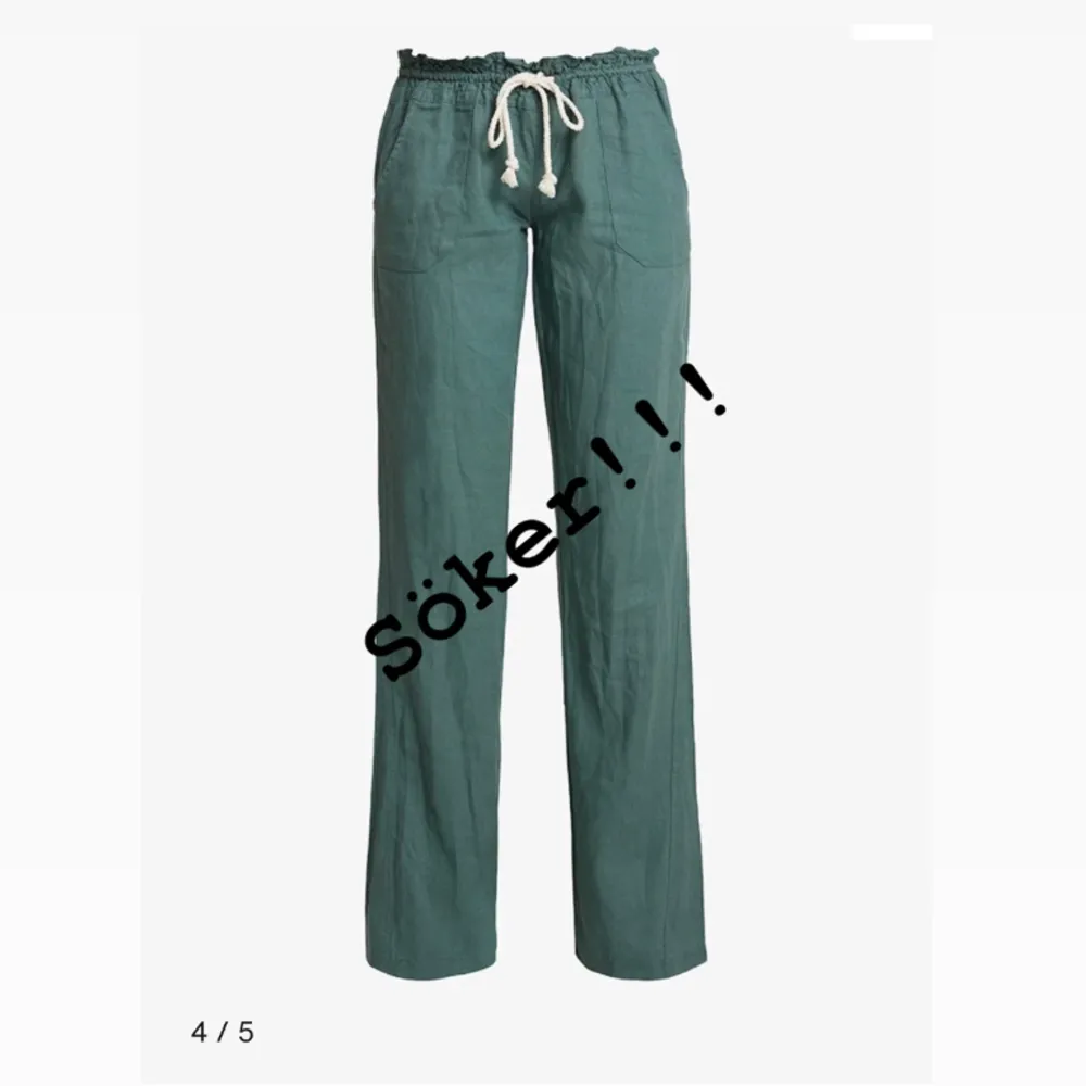 Söker dessa roxy linnebyxor i duck green! Storlek S! Köper gärna under 500 kr. . Jeans & Byxor.