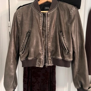 Skinnjacka - Aldrig använd, jacka från zara.