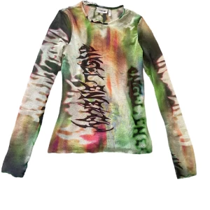 Weekday unik långärmad genomskinlig topp - Jätte snygg och unik genomskinlig långärmad topp från weekday, jättebra skick, aldrig använd💞 strl S // nypris ca 250kr