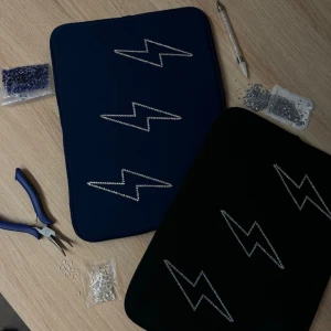 Datorfodral - Supersnygga datafodral från mitt UF-företag Glowcase UF✨ Storlekarna är 13 och 15 tum och finns i både blått och svart⚡️ Litet fodral 199kr och stort 249kr⭐️ Skriv vid funderingar och följ gärna vår Instagram @Glowcase_uf💙