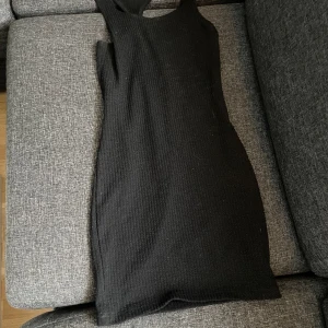 Klänning  - Fin svart klänning från bikbok 