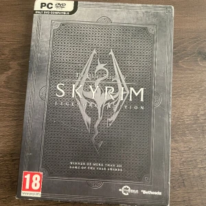 Skyrim PC - Skyrim till PC. Kommer med plansch på spelets karta.