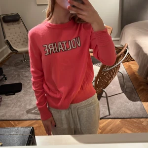 Zadig & Voltaire tröja - Säljer nu min Zadig & Voltaire tröja för att jag inte använder den längre. Den är i jätte fint skick. 