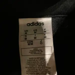 Adidas tröja i jättefint skick❤️❤️