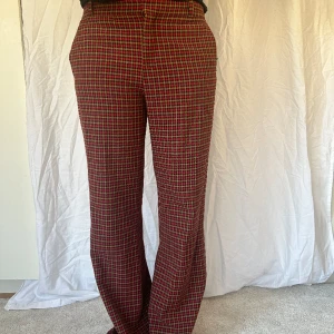 Kostymbyxor  - Fina kostymbyxor som är rutiga och långa. Perfekt till våren 