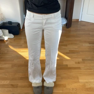 Lågmidjade kostymbyxor  - Så snygga kostymbyxor från Orsay😍Tyvärr för korta för mig, jag är 177cm. Midjemått: 40cm 